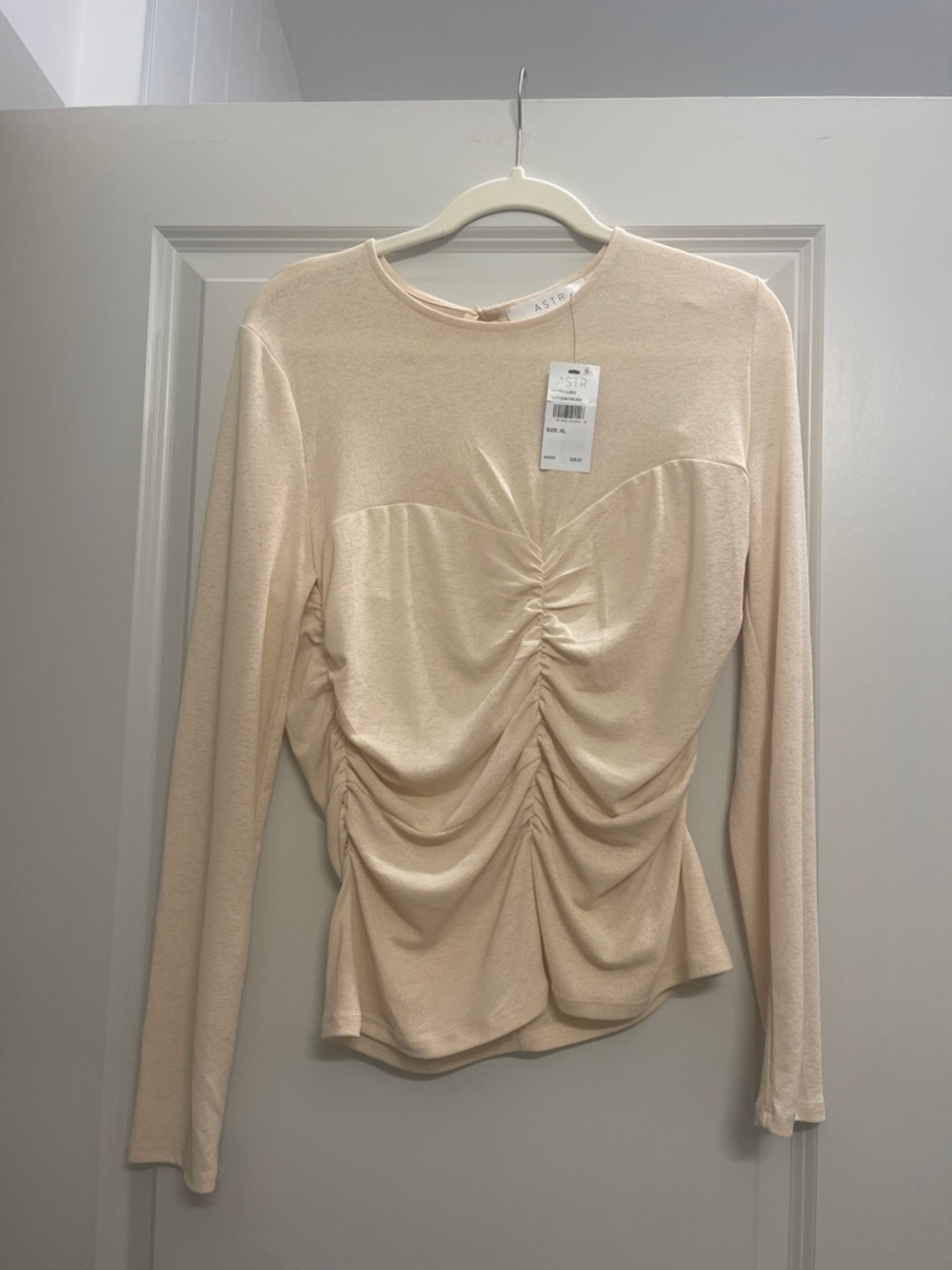 NWT ASTR Ruched Long Sleeve Tee in Cream